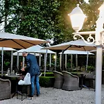 Hotel Du Vieux Cedre, Enghien-belgique 4*