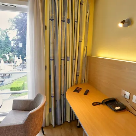 Hotel Du Vieux Cedre, Enghien-belgique