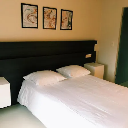 Du Vieux Cedre, Enghien-belgique Hotel