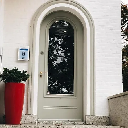 מלון Du Vieux Cedre, Enghien-belgique אנגהיין