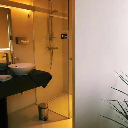 Du Vieux Cedre, Enghien-belgique 4* אנגהיין