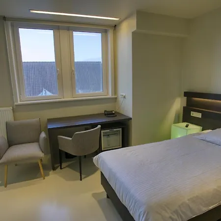 Hotel Du Vieux Cedre, Enghien-belgique 4*