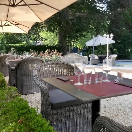 Du Vieux Cedre, Enghien-belgique מלון
