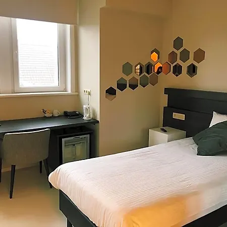 Du Vieux Cedre, Enghien-belgique מלון
