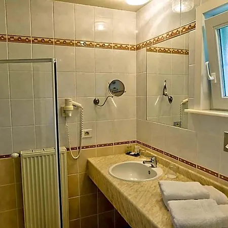 Du Vieux Cedre, Enghien-belgique 4*