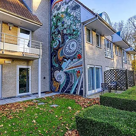 Du Vieux Cedre, Enghien-belgique אנגהיין