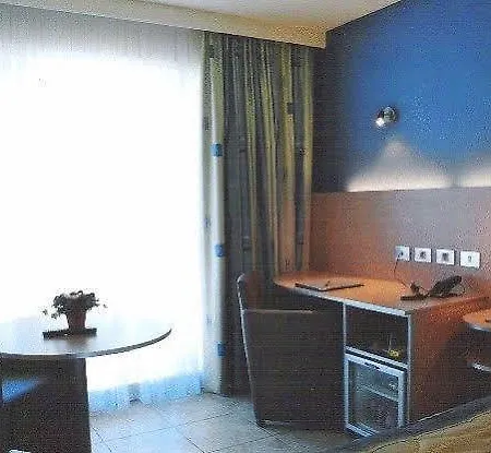 Hotel Du Vieux Cedre, Enghien-belgique 4*