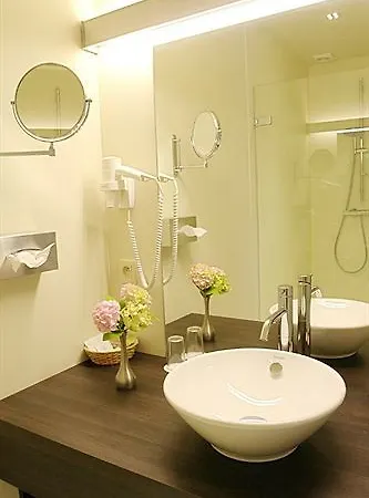 Du Vieux Cedre, Enghien-belgique Otel