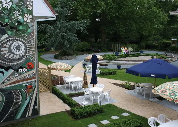 Hotel Du Vieux Cedre, Enghien-belgique 4*