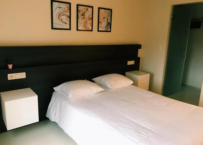 Du Vieux Cedre, Enghien-belgique Hotel