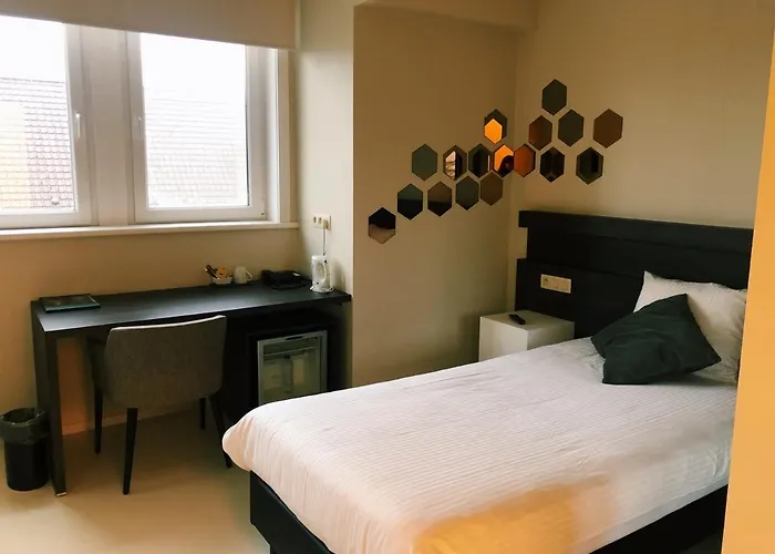 Du Vieux Cedre, Enghien-belgique Hotel 4*