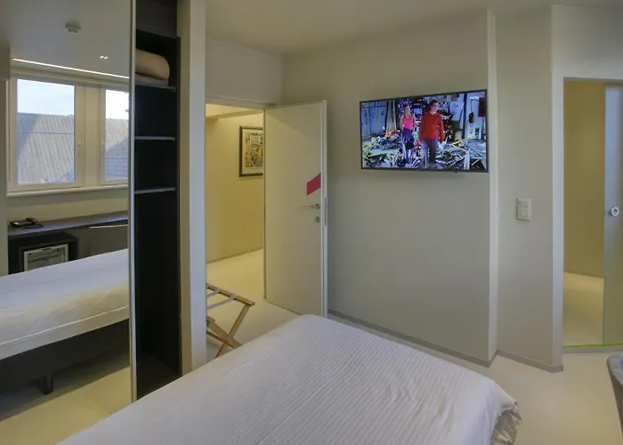 Hotel Du Vieux Cedre, Enghien-belgique 4*