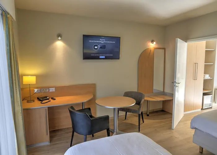 Hotel Du Vieux Cedre, Enghien-belgique 4*