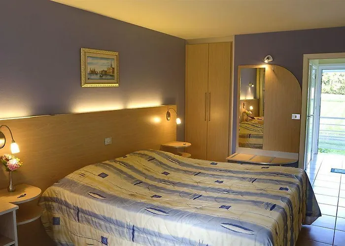 Du Vieux Cedre, Enghien-belgique Enghien