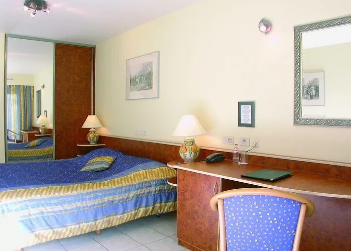 Du Vieux Cedre, Enghien-belgique