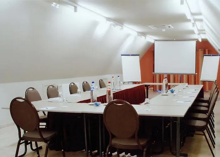 Du Vieux Cedre, Enghien-belgique