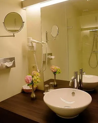 Du Vieux Cedre, Enghien-belgique Hotel 4*