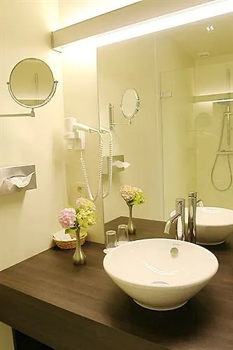 Du Vieux Cedre, Enghien-belgique Hotel