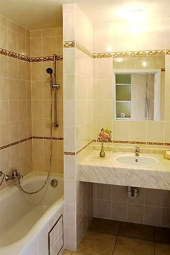 Du Vieux Cedre, Enghien-belgique